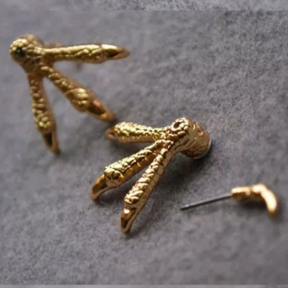 💎💎 Unique Eagle Claw Stud Earrings - Picture 4 of 8